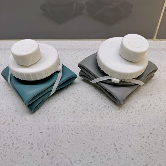 Set / 2 silicone collapsing water bottles-great for hiking, dog trips, everyday! - Picture 3 of 6